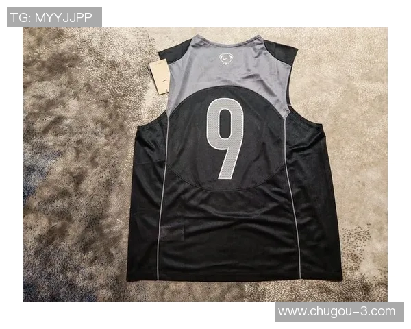 坎肩引领新潮流 足球明星个性化搭配成时尚新趋势